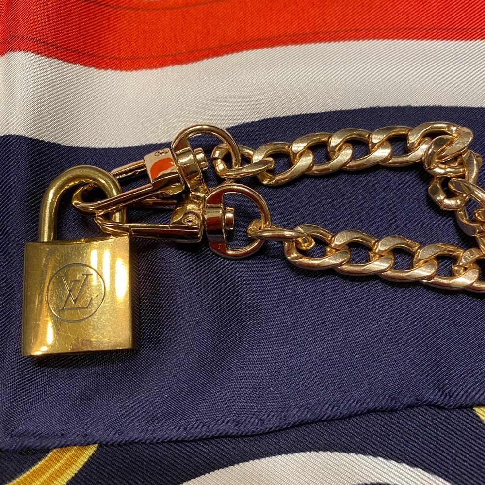 Authentic LV key lock bracelet in excellent condition - Picture 1 of 3